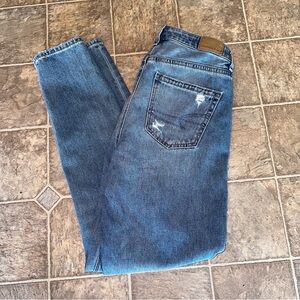 American Eagle Distressed Denim Mom Jean 0 Regular Comfort Stretch Waistband